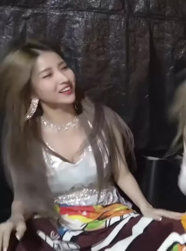 Gfriend Sowon's cleavage!