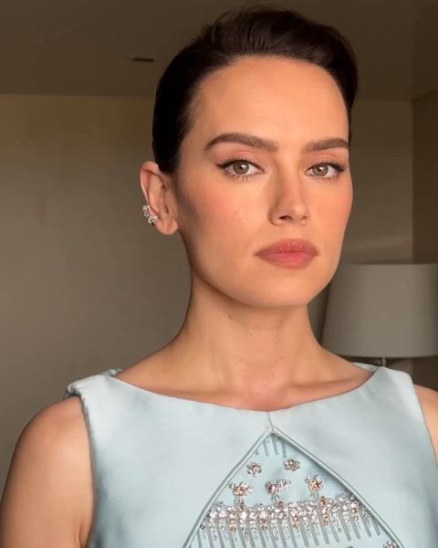 actress celebrity daisy ridley gif