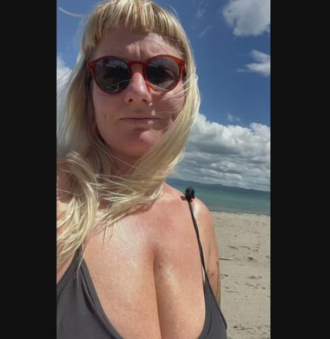 beach huge tits milf mom natural natural tits new zealand onlyfans outdoor gif