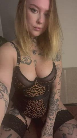 big tits blonde bouncing tits emo goth tattoo teen tiktok white girl gif