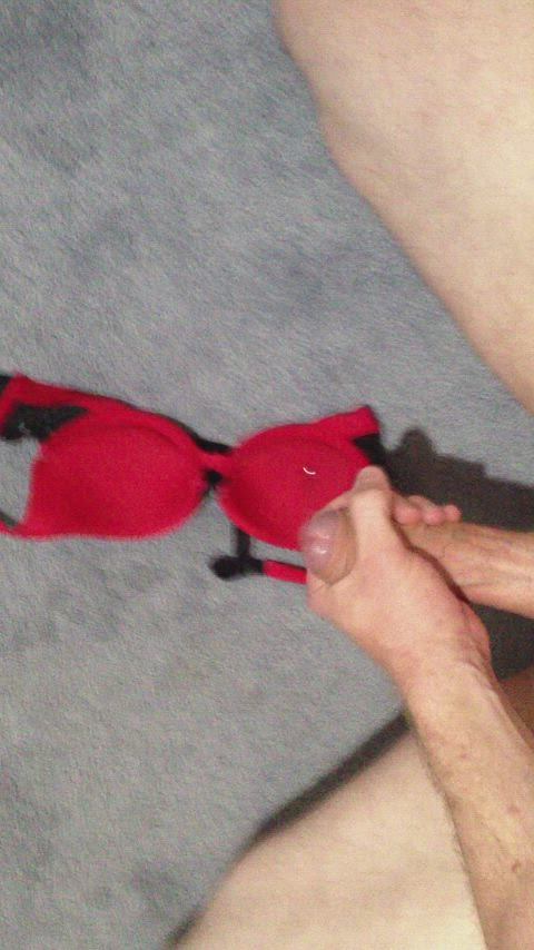 Flashback to when my best mate let me borrow his fiancé's bra...  Yes I did send