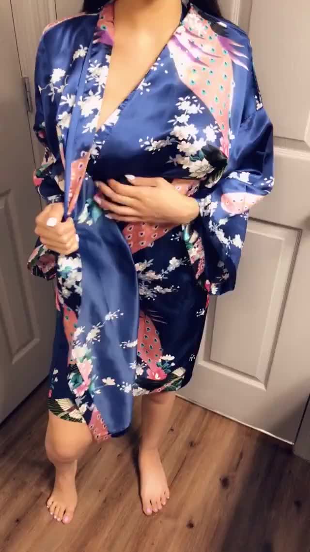 Fapsite.com - Like my kimono?