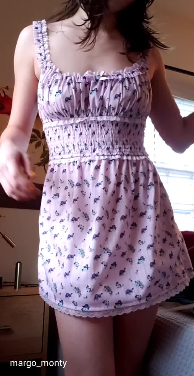 Don't mind me, just feeling sooo sexy in this adorable sundress ? I'm ready to be