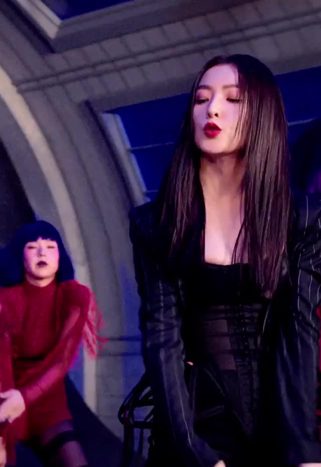 Nip slip in MV Red velvet - Irene