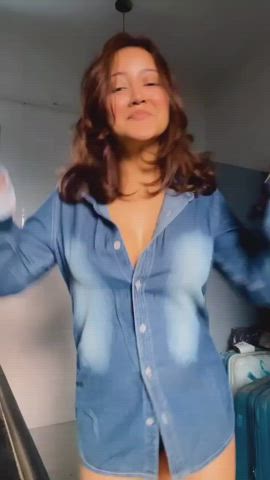 braless dancing thighs gif