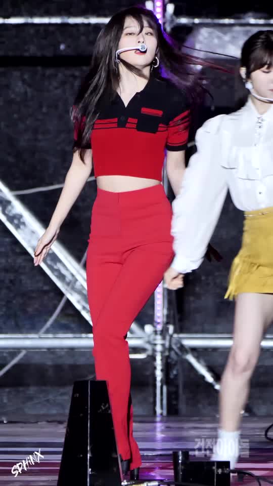 레드벨벳 슬기 빨간 바지 Red Velvet SEULGi