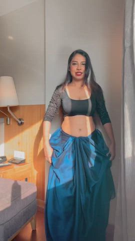 Babe Jiggling Saree gif