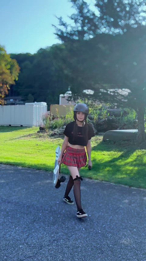 Y’all asked for an outside skater girl shoot! I listen 😵‍💫🛹✨🙂‍↕️