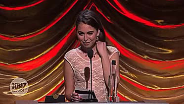 Riley Reid accepting the Award the right way