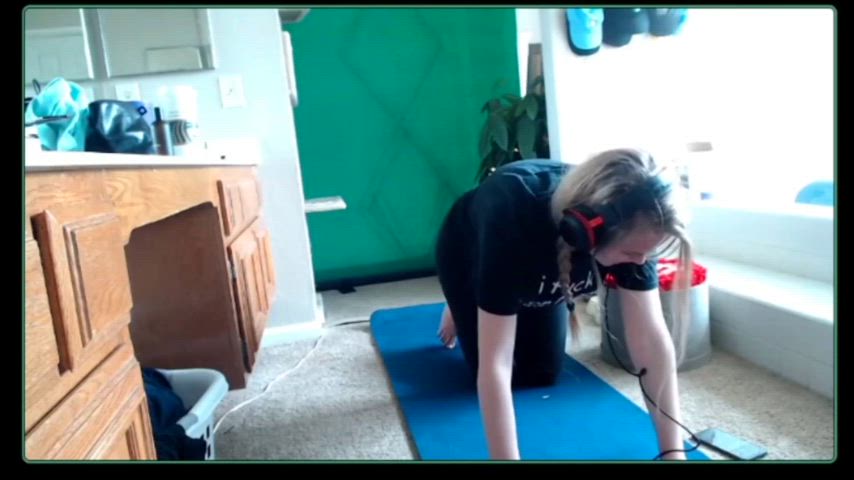 amateur ass big tits yoga yoga pants gif