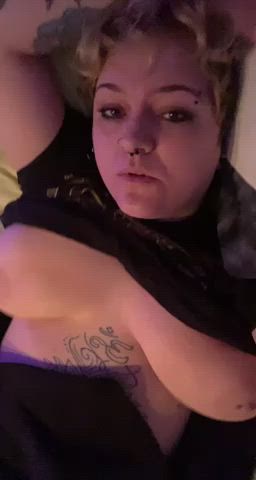 bouncing tits huge tits tits curvy goth-girls gif