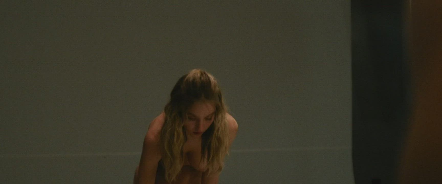 Big Tits Celebrity Cinema Sydney Sweeney gif