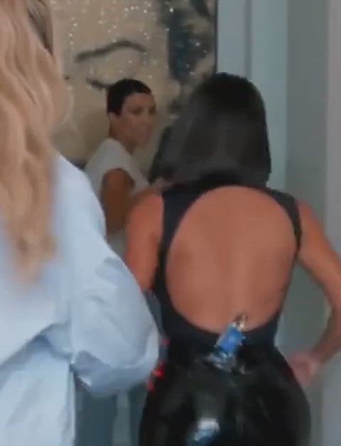 Kim Landing a Good Slap on Kourtney Blocking Her Right After That