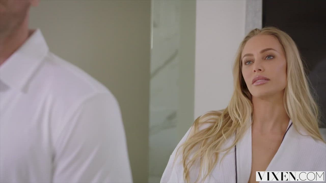 Babe Big Tits Blonde Nicole Aniston gif