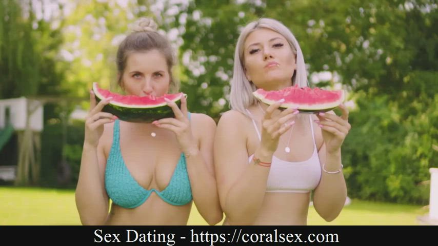 Amateur Camgirl Doggystyle Fake Tits Lesbian Mexican Natural Tits Vixen Women gif