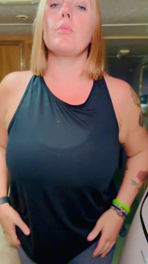 bbw big tits boobs fansly huge tits milf natural tits onlyfans reddit tits gif