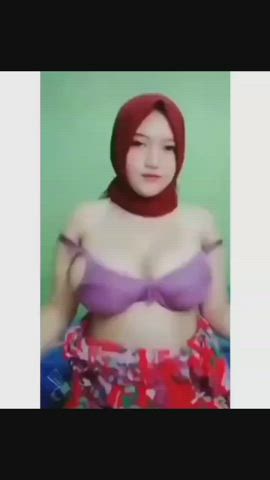 bouncing tits cute hijab indian indonesian malaysian muslim pakistani gif