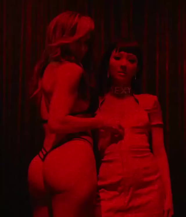 Jennifer Lopez undressing Constance Wu - Hustlers