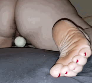 BBW Foot Fetish Hairy Pussy Hitachi Mature Orgasm Toes Vibrator gif