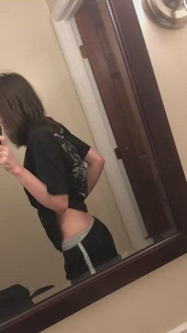 (NB18 (she/they) A tease of my ass from last night