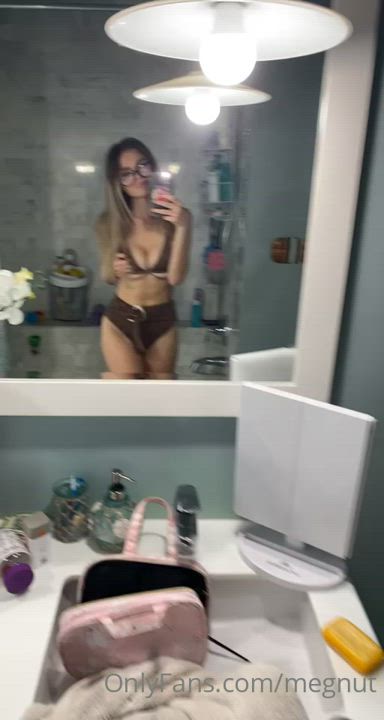 Beautiful Tits are Dropped in the Mirror
