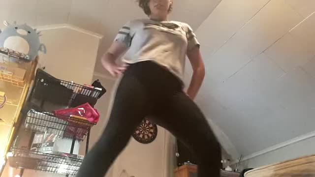 A lil dance then titty drop