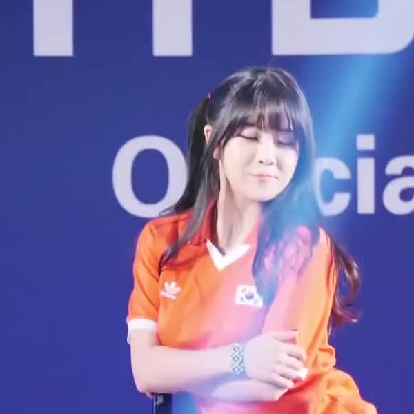 140627 Hyunyoung eyes (Tell me tell me) loop crop