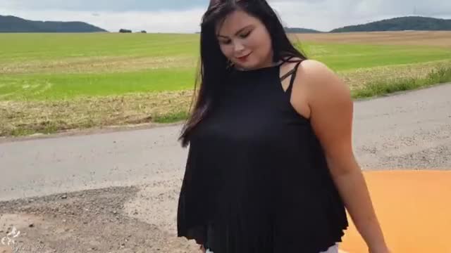 big ass babe gets fucked at the side of the road