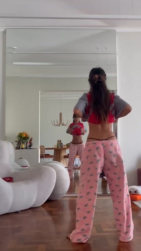 ass brazilian celebrity dancing sexy latinas thick-booty gif