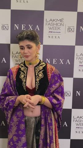 Dil Bechara actress Sanjana Sanghi Cleavage and Navel🤩