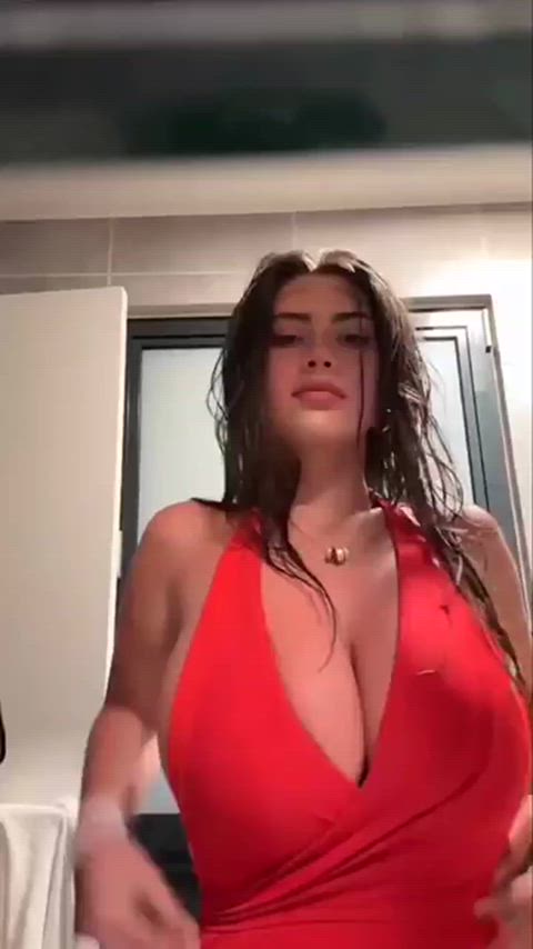 accidental amateur big tits natural tits nipslip teen tits gif