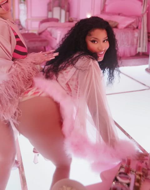 big ass nicki minaj twerking thick-booty gif