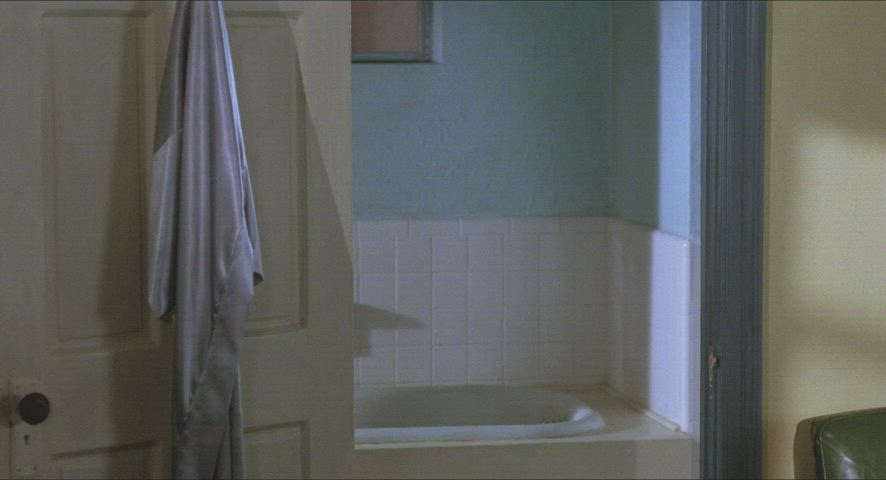 Rosanna Arquette's jiggling natural plots in Black Rainbow (HD)