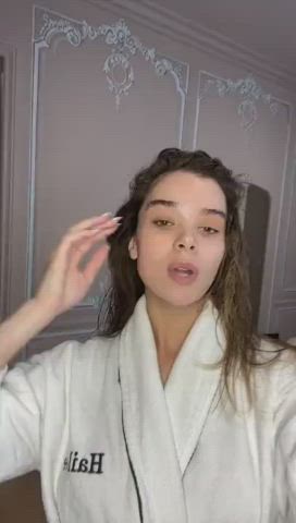 hailee steinfeld sexy wet gif