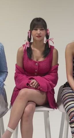 cleavage korean thick gif