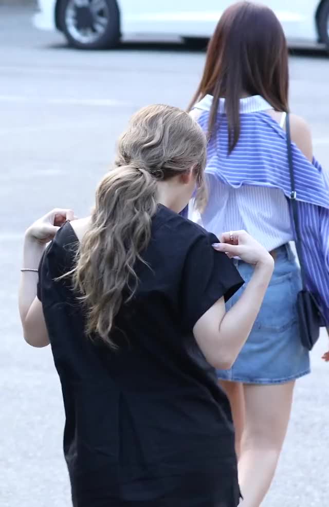 nayeon walk