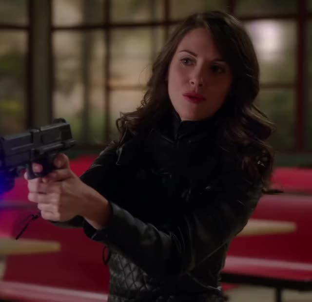 Alison Brie - Community S04E13 - 03