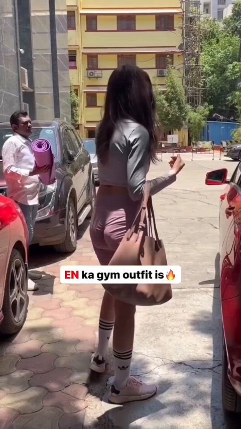 Iranian Raand Elnaaz Norouzi flaunting her ass in gym shorts, is Chinnal ko tabiyat