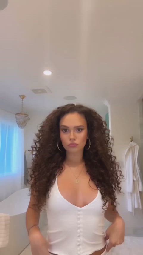 actress celebrity cleavage madison pettis natural tits tits celebs instagram natural-tits