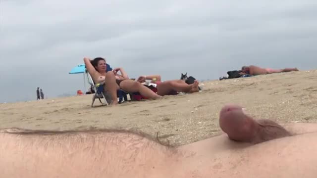 Guy Pretends To Be Asleep On The Beach While People Watch Him Cum 2