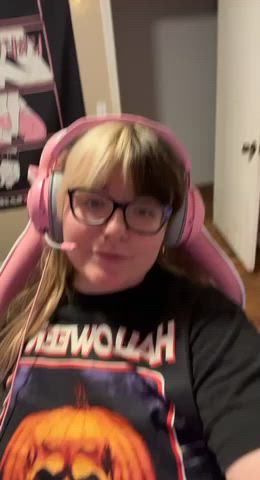 Just a gamer girl titty (reveal) enjoy!