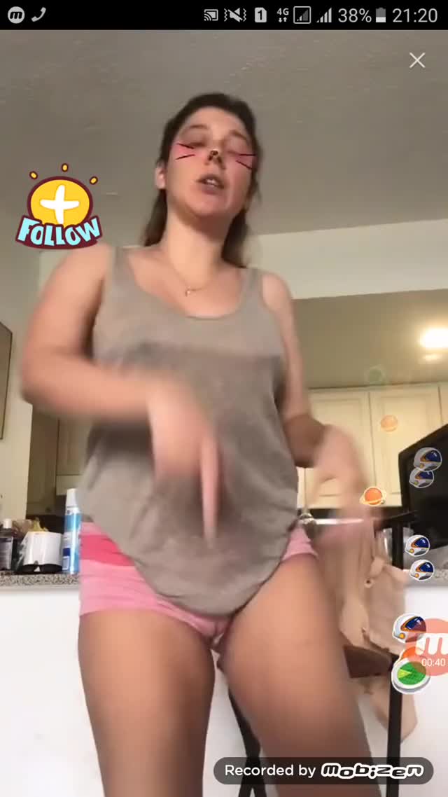 braless dancer