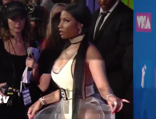 Nicki Minaj gif