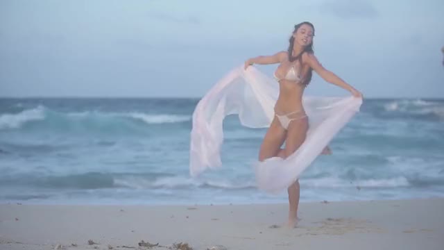 Alexis Ren is the SI Swimsuit 2018 Rookie of the Year