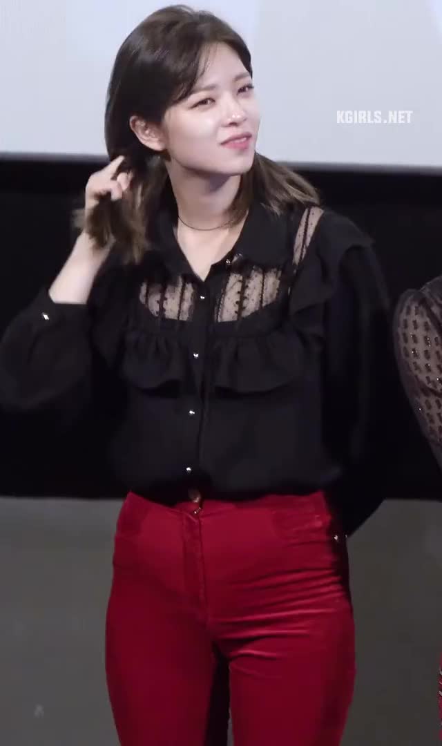 jeongyeon-twice-red-1-www.kgirls.net