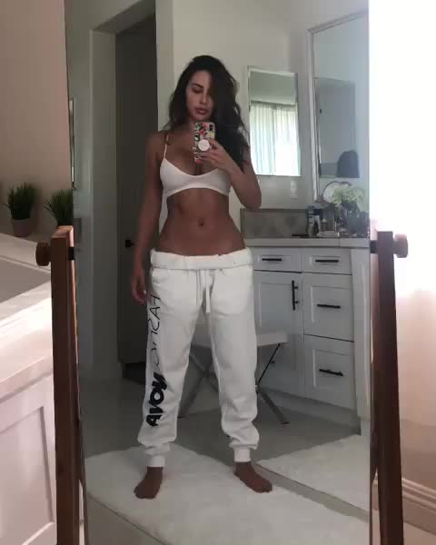 Morning Body Check in @fashionnova I actually stole Bens sweats from @fashionnovamen