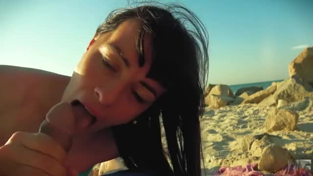 Risky public blowjob on the beach.Travel diaries pt1