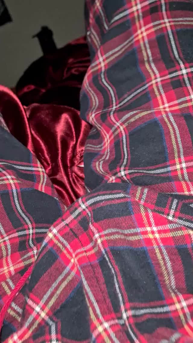 Would u fuck me through the pijama hole? :)