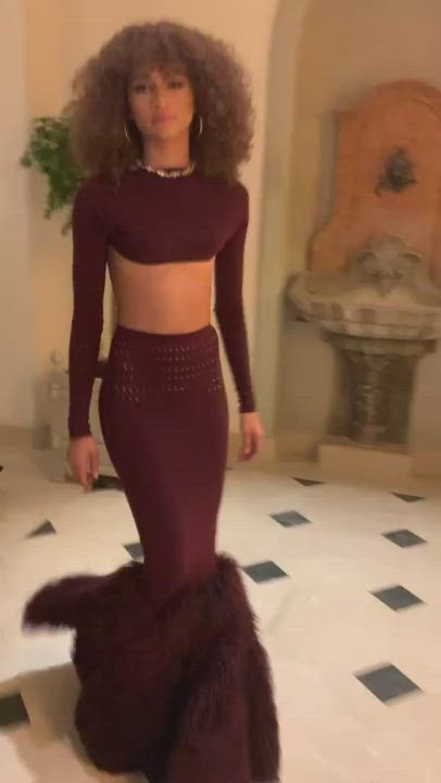 Zendaya is one of the reasons why I love petite tight spinners