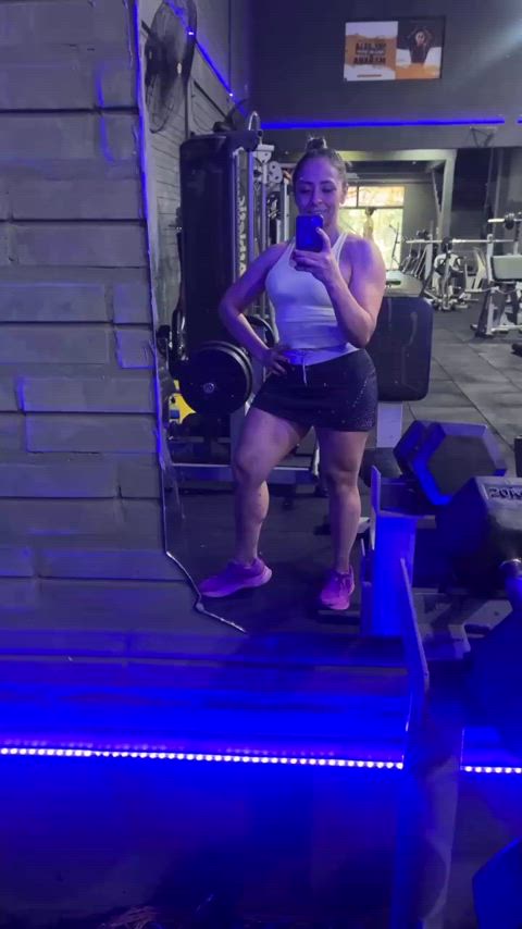 gym hottie milf gif